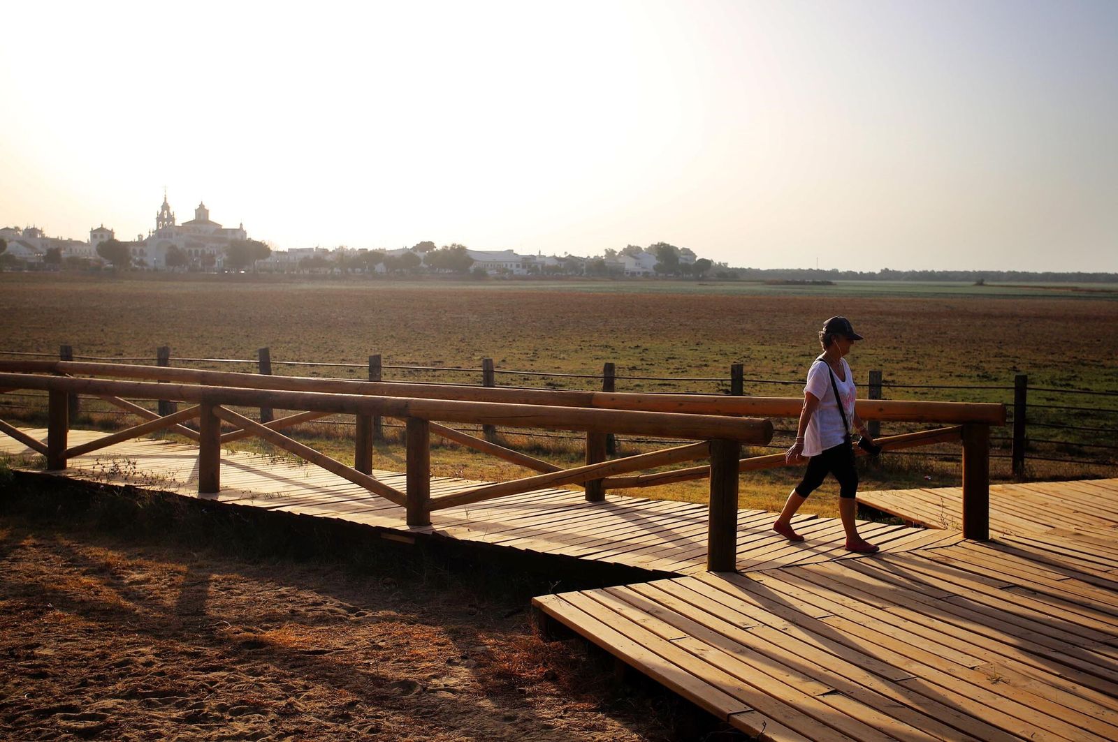 La marisma junto a la ermita de El Rocío seca, en imágenes