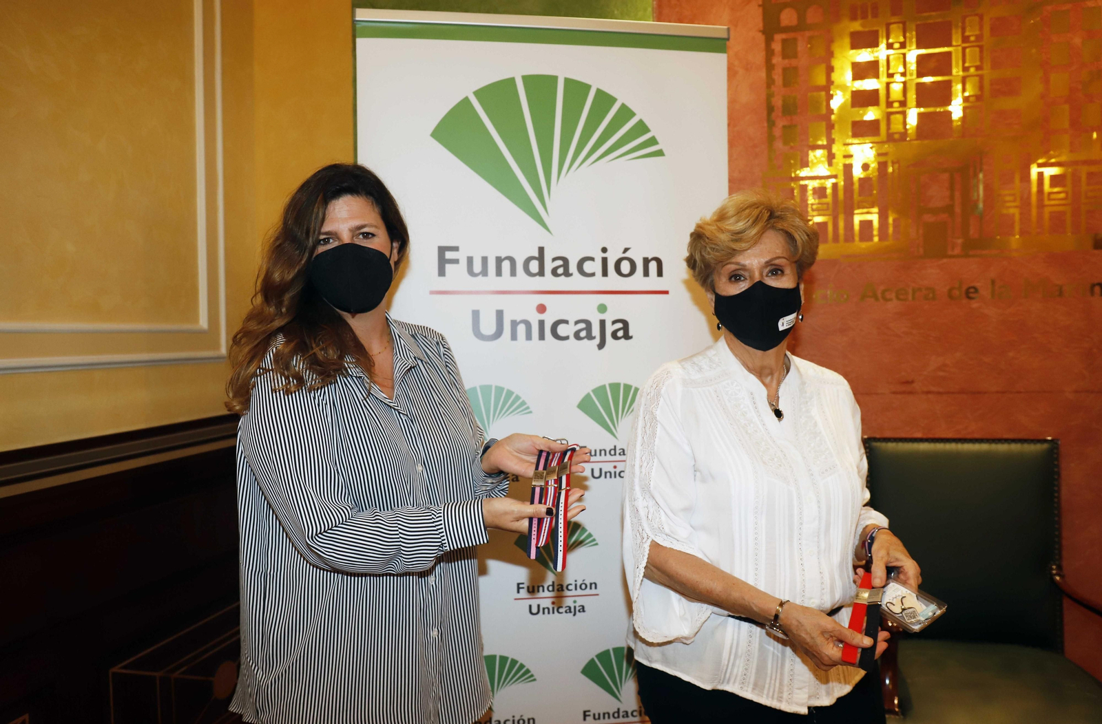Firma del convenio de colaboración para fortalecer el proyecto QR Vida. Firma del convenio de colaboración para fortalecer el proyecto QR Vida.