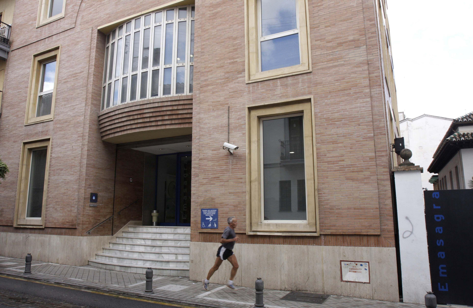 Sede de Emasagra en la calle Molinos.