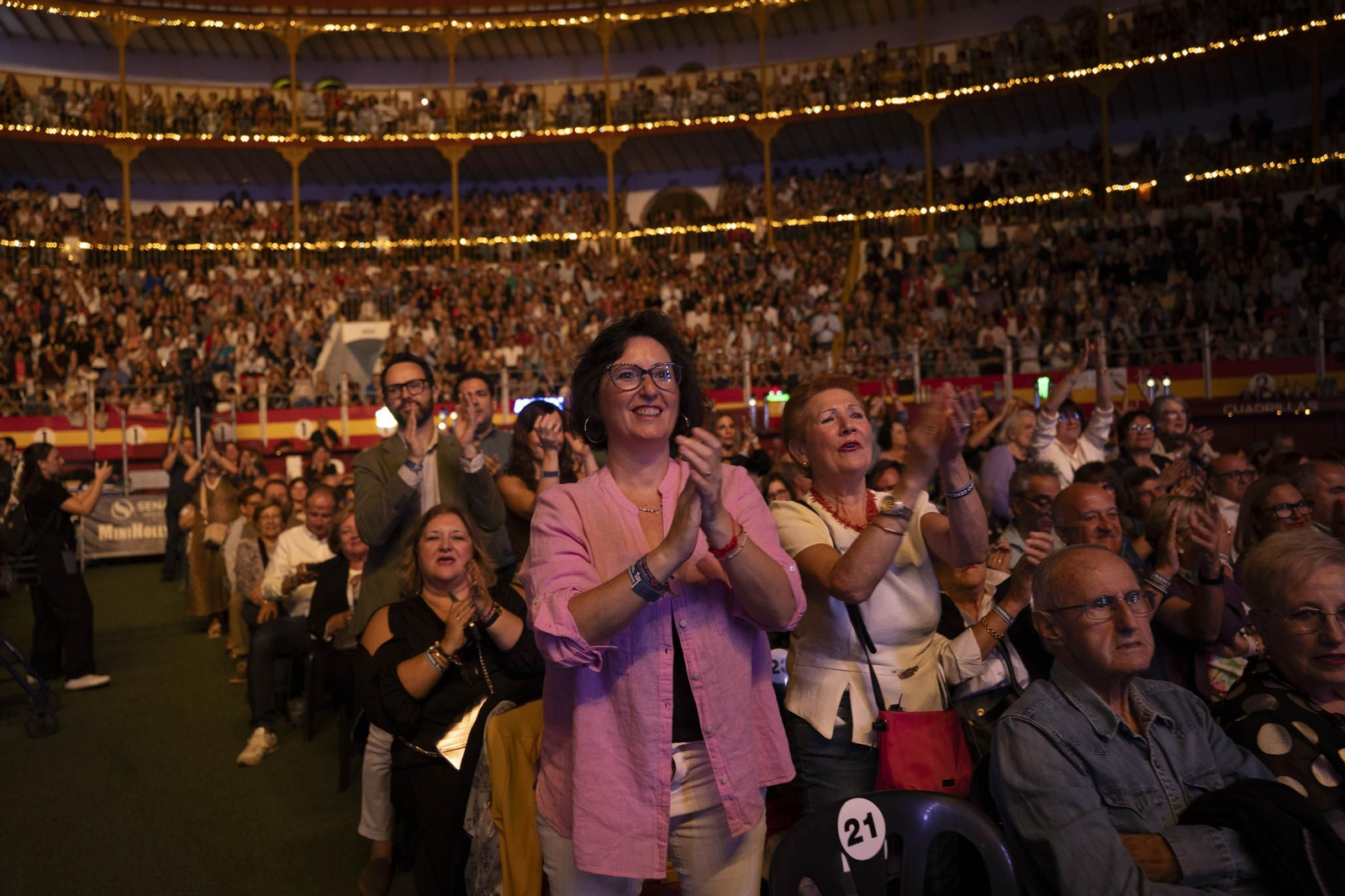 Las mejores imágenes del concierto de Raphael en la plaza de toros de Almería