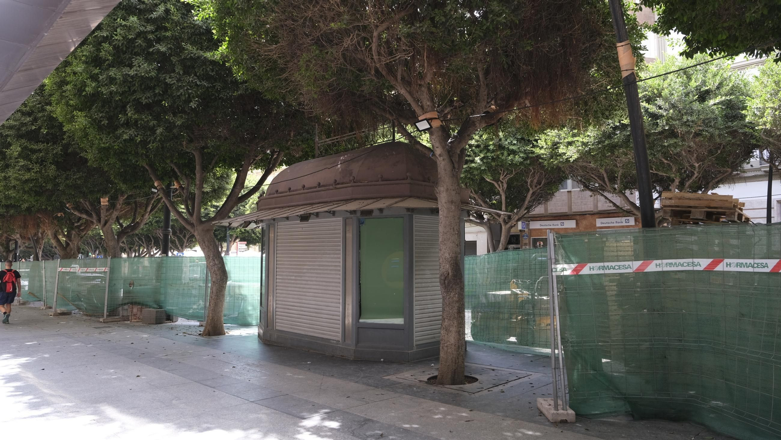 Las obras de peatonalización del Paseo de Almería llegan a la Calle Rueda López, en imágenes