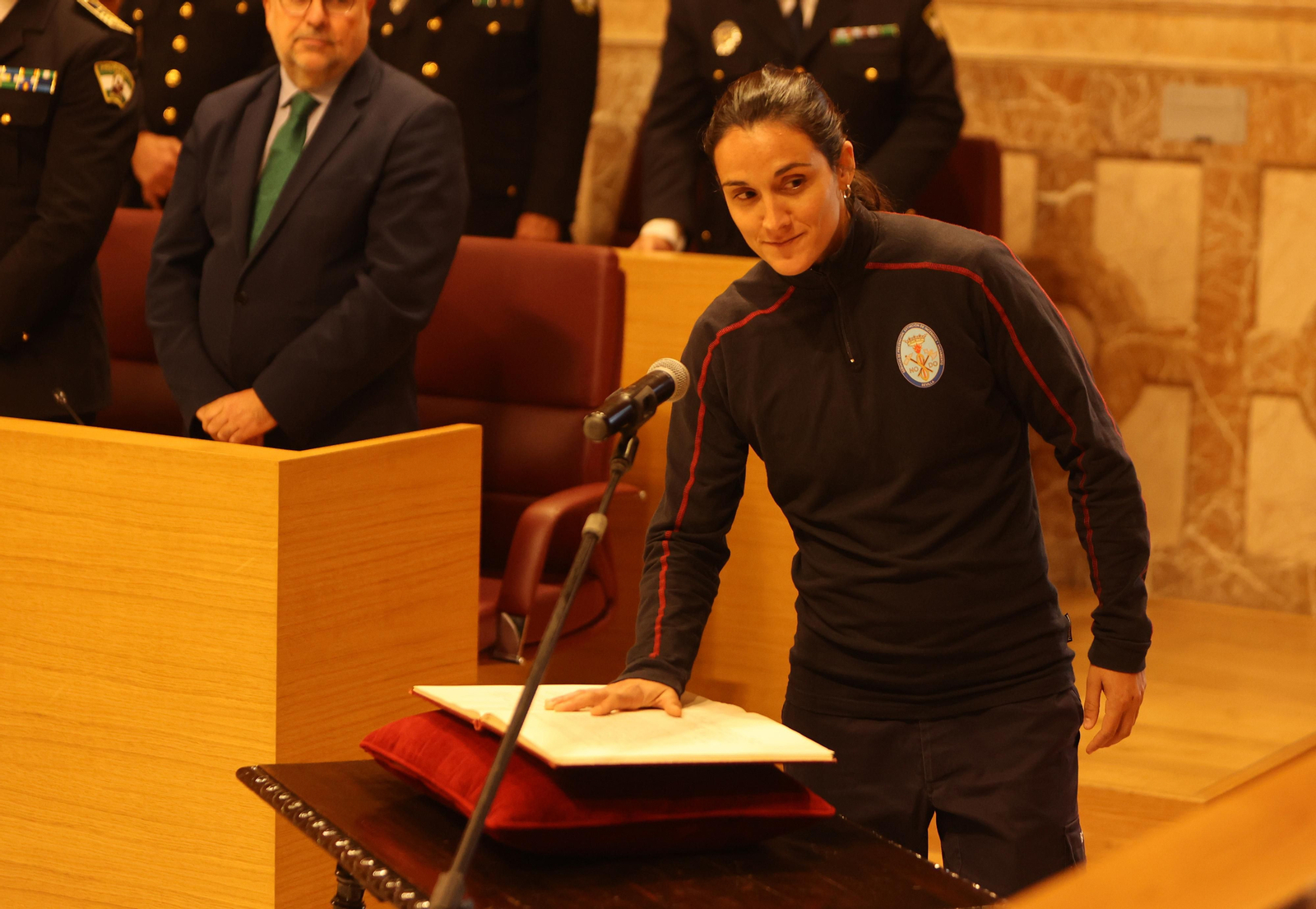Toma de posesión de los nuevos agentes de la policía local y bomberos
