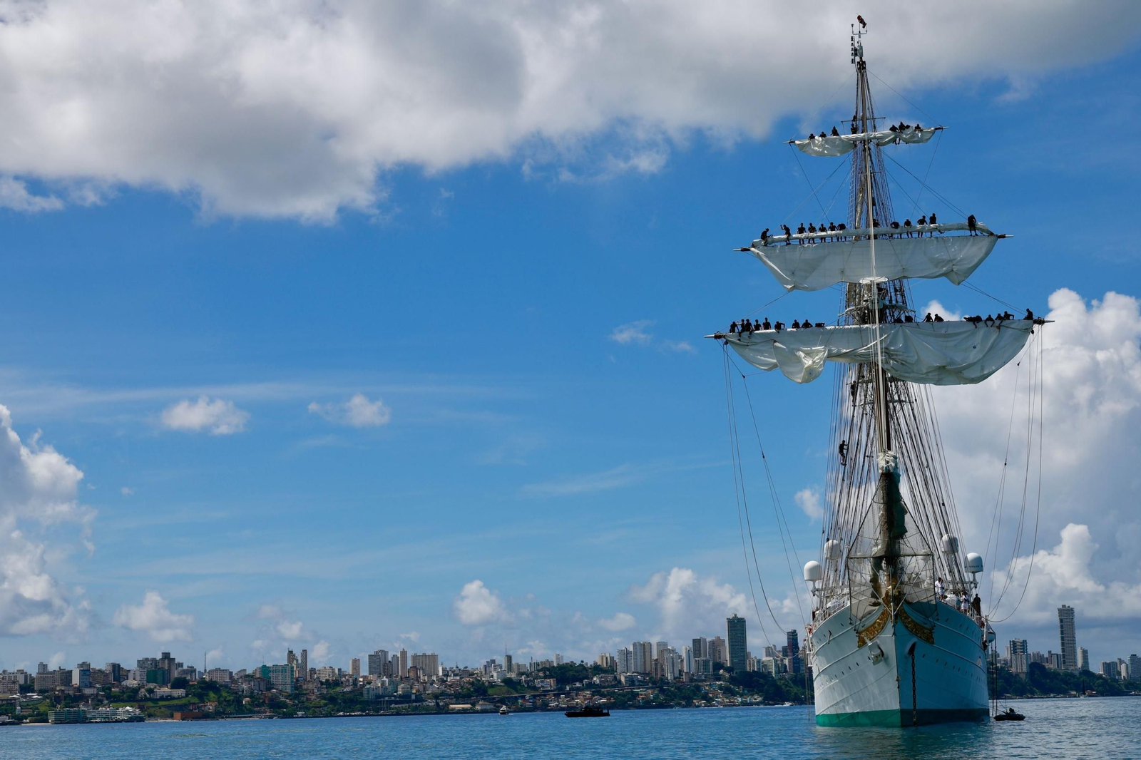 Fotos de la llegada de la Princesa Leonor a Salvador de Bahía a bordo del 'Elcano'
