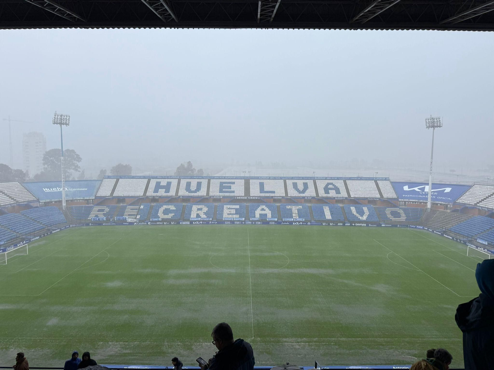 Estadio Nhuevo Colombino este sábado bajo la lluvia.