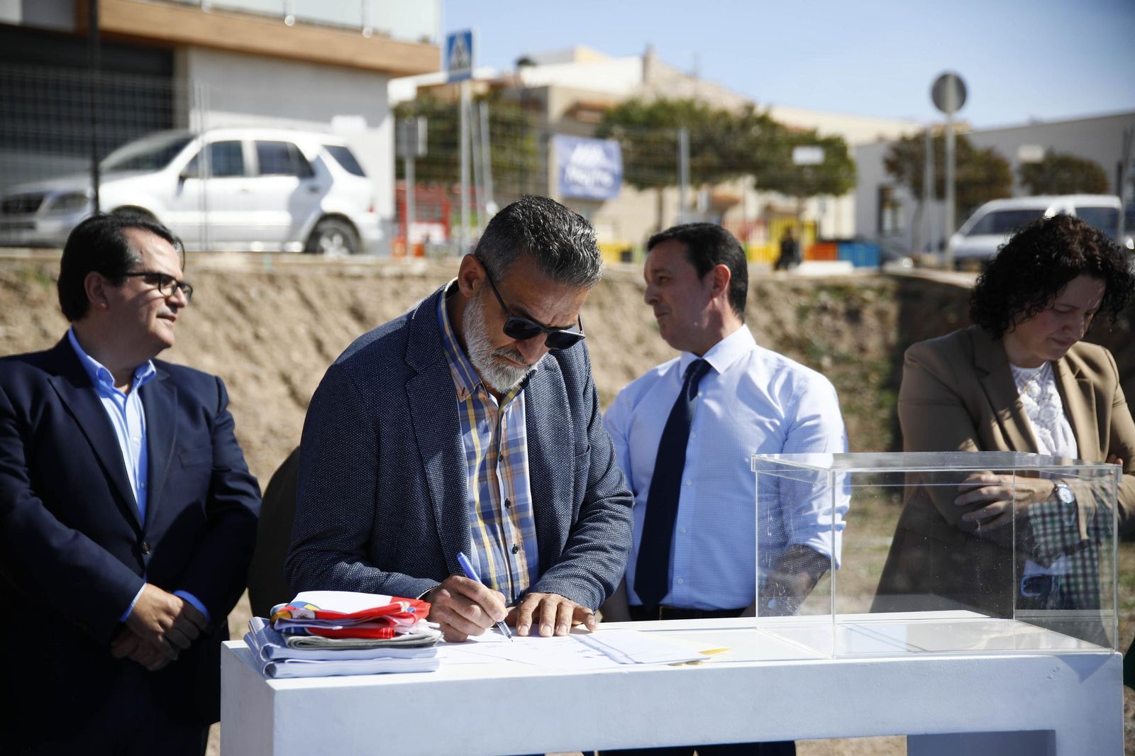 Las imágenes de la primera piedra del Centro de mayores en Balanegra
