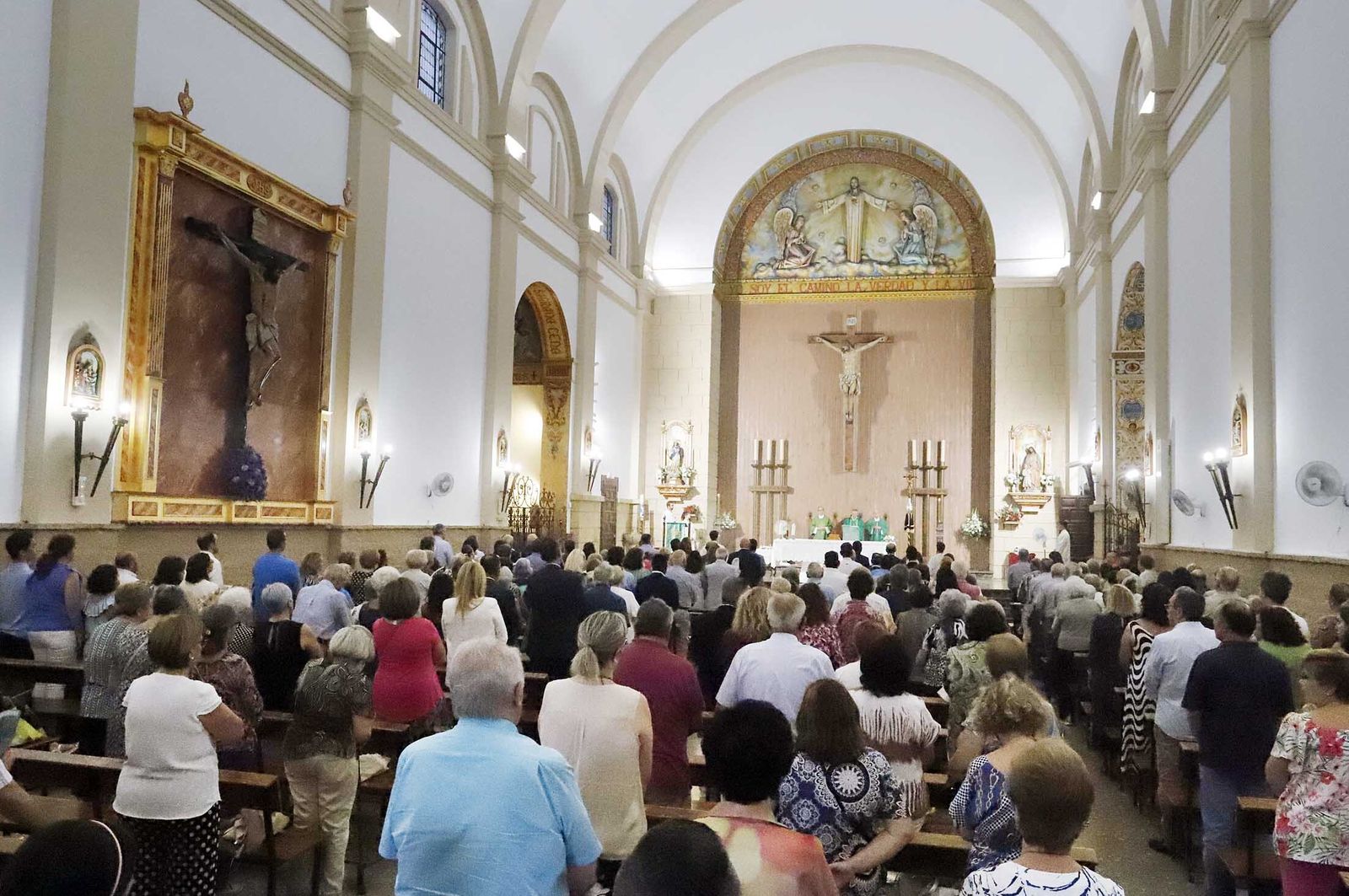 Misa de despedida por jubilación a don Feliciano Fernández Sousa, párroco del Sagrado Corazón de Jesús, en imágenes