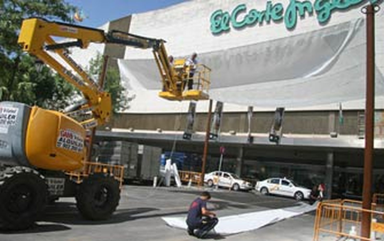 Comienza la colocación de toldos en el Duque