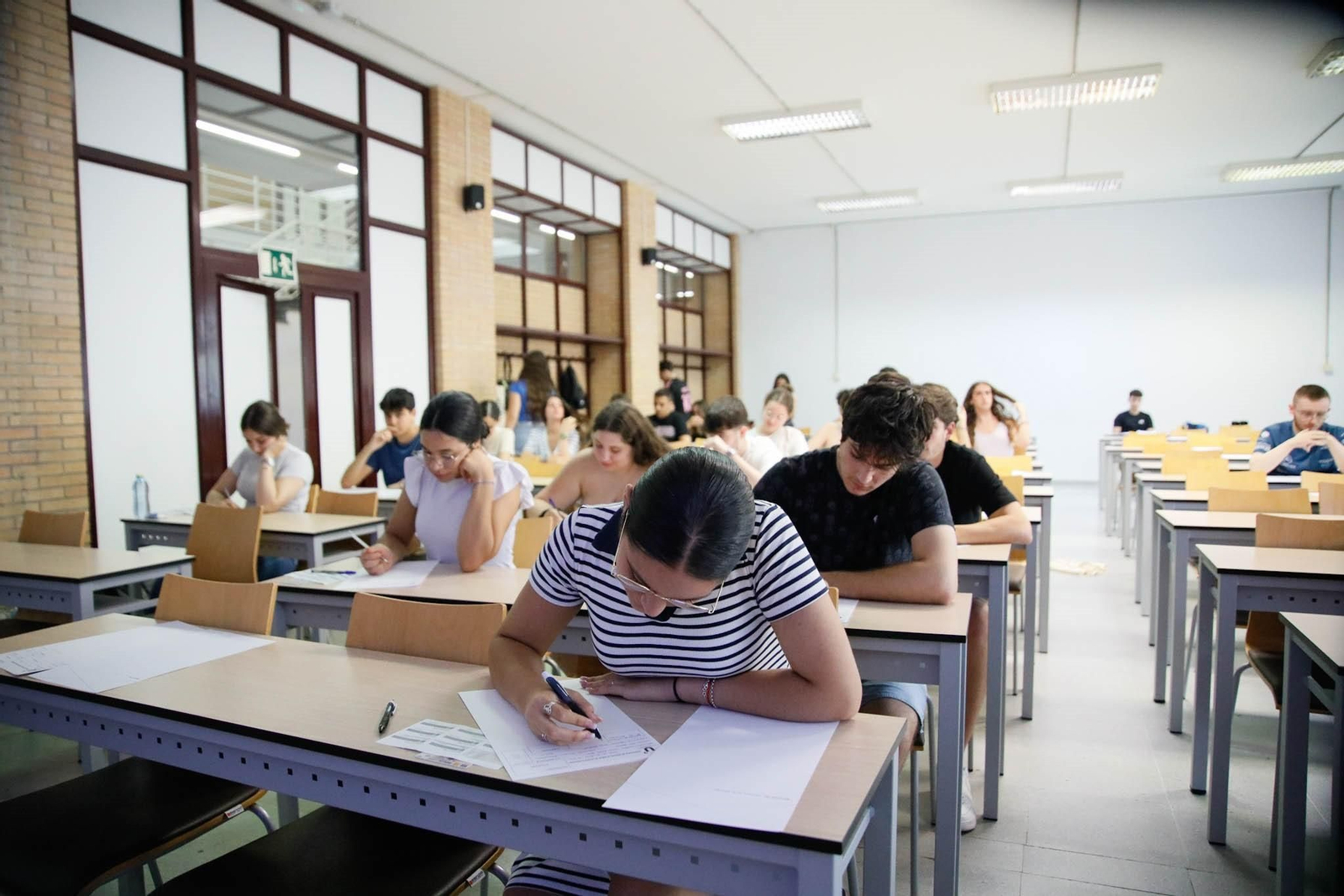 Los nervios a flor de piel en los estudiantes que se enfrentan a la todavía conocida como Selectividad en el campus de la Universidad de Almería.