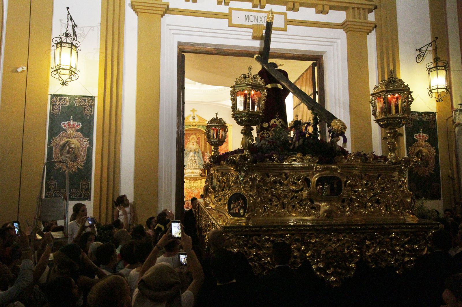 Imágenes del Señor de Pasión en la procesión del centenario de la hermandad