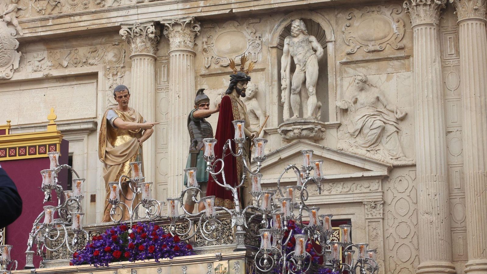 El paso del Ecce Homo, a su paso por la Plaza de la Asunción.
