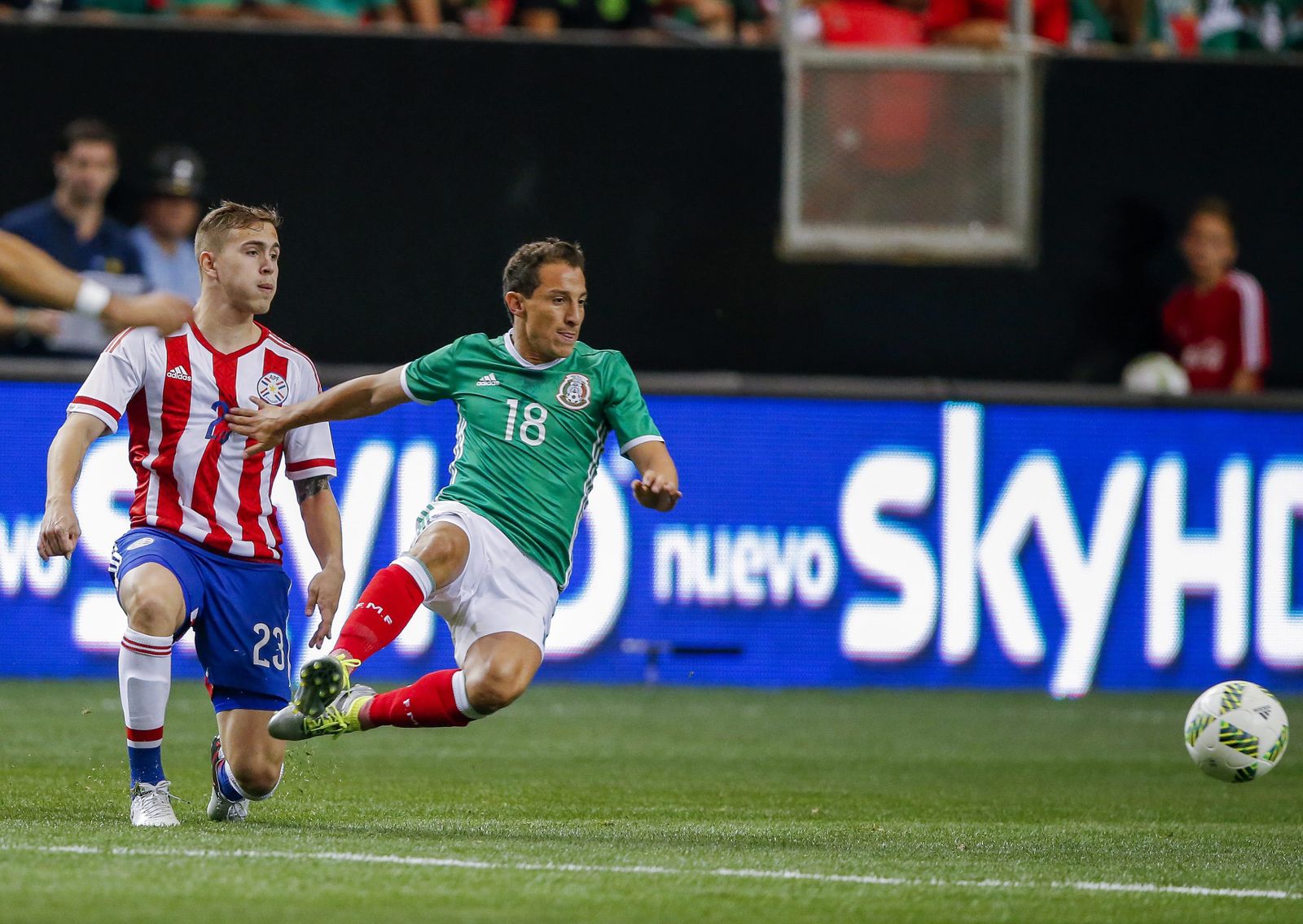 Andrés Guardado, con la selección de México.