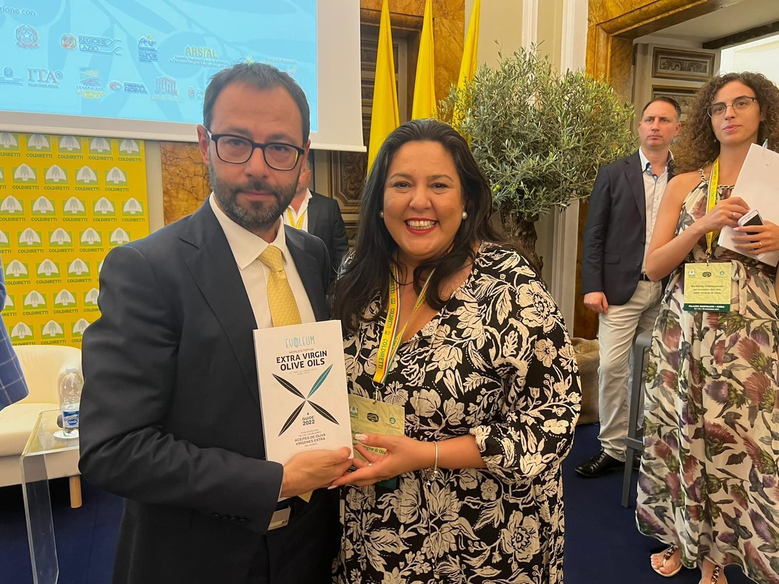 Lola Amo, junto al ministro de ministro de Agricultura italiano, Stefano Patuanelli.