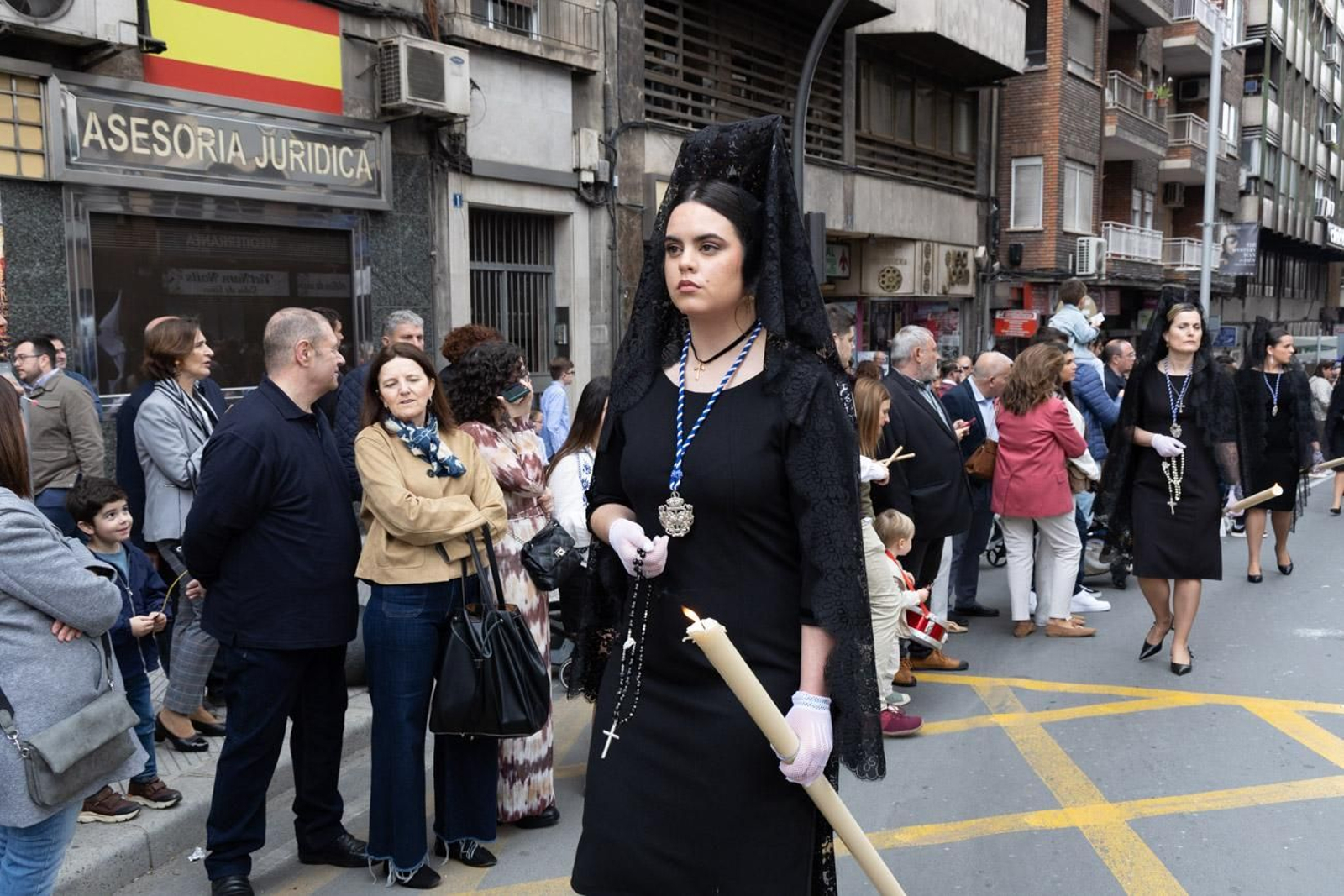 Los jiennenses se echan a la calle para presenciar la primera de las procesiones de la jornada: la Borriquilla (I)