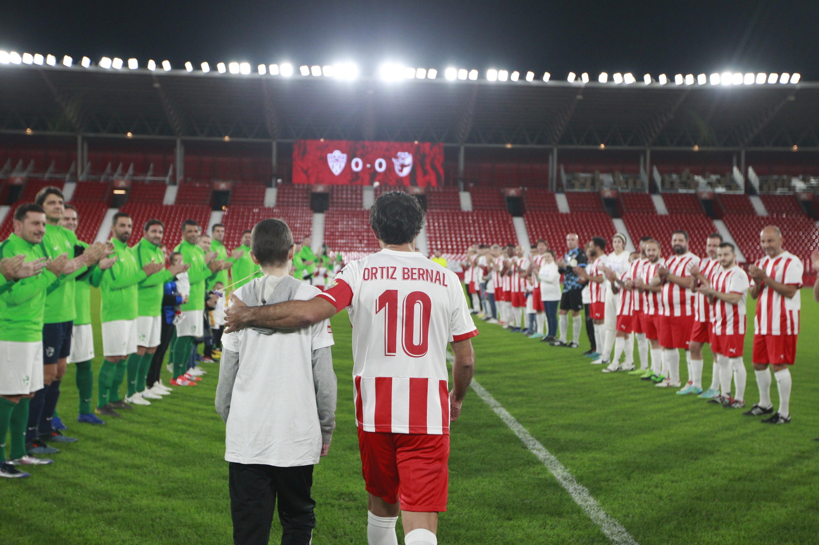 Imágenes del partido homenaje al 'eterno' capitán de la U.D. Almería, José Ortiz