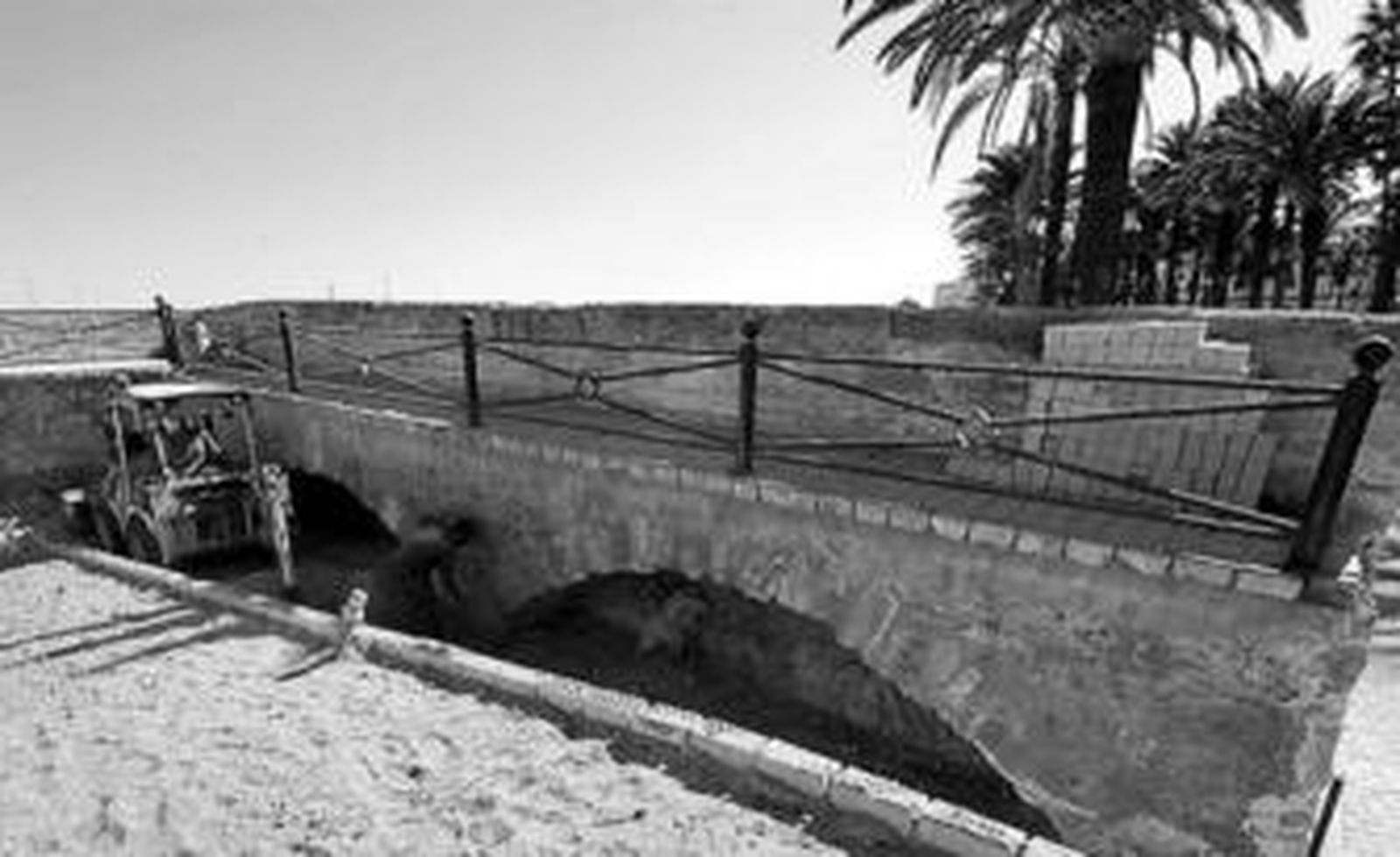 Antiguo puente de San Alejandro, bajo el que dormían los 'sin techo'  como Ricardi en El Puerto.