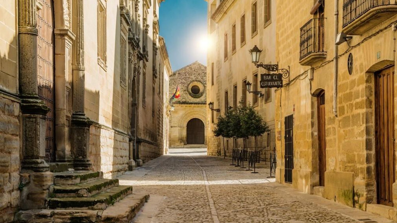 Una de las calles patrimoniales más transitadas de Baeza. Una de las calles patrimoniales más transitadas de Baeza.