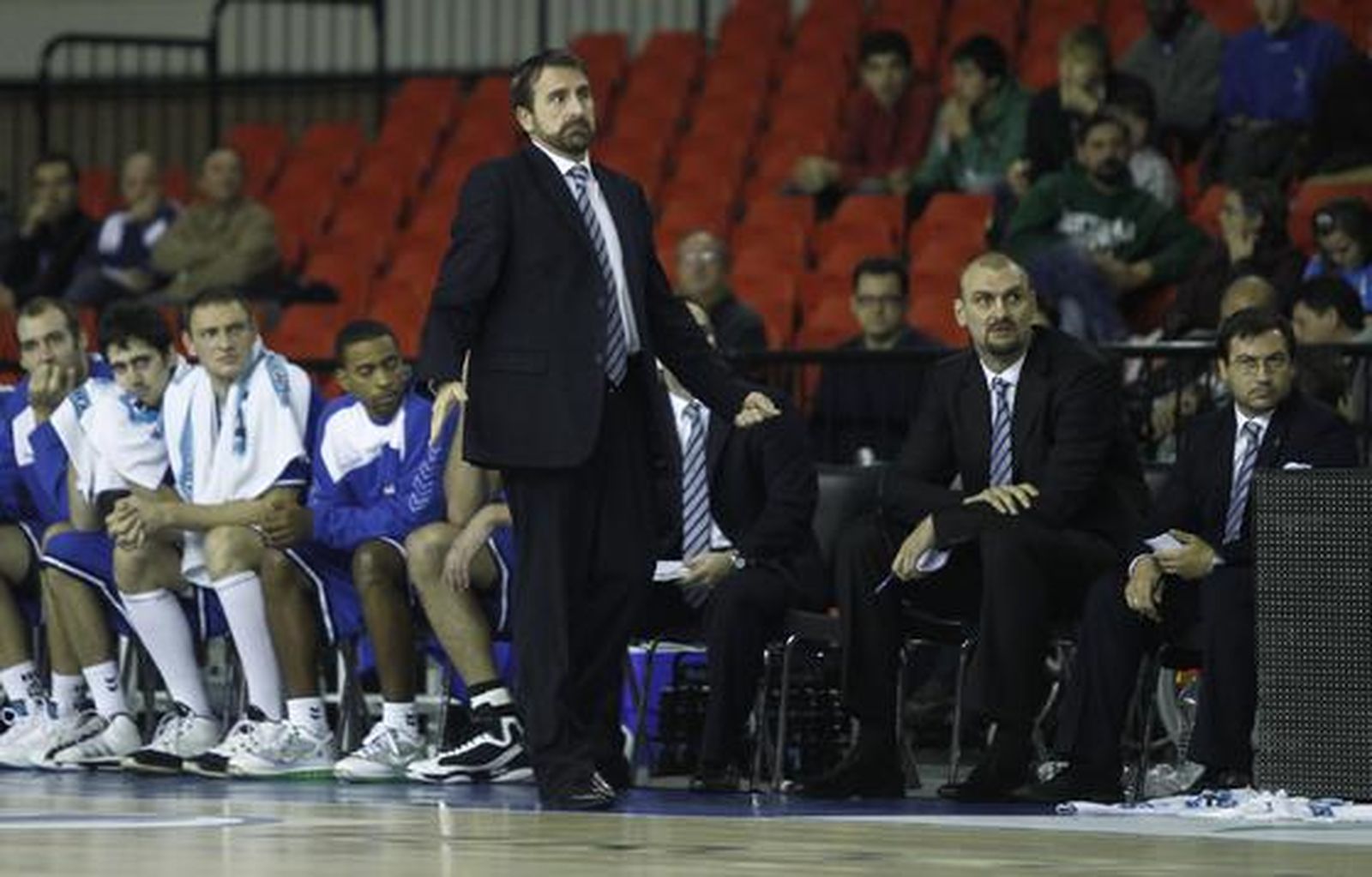 El Cajasol vuelve a perder (72-76), esta vez contra el Hapoel Jerusalén, en un partido con alternativas en el que tuvo en triunfo en sus manos, pero lo dejó escapar.

Foto: Antonio Pizarro