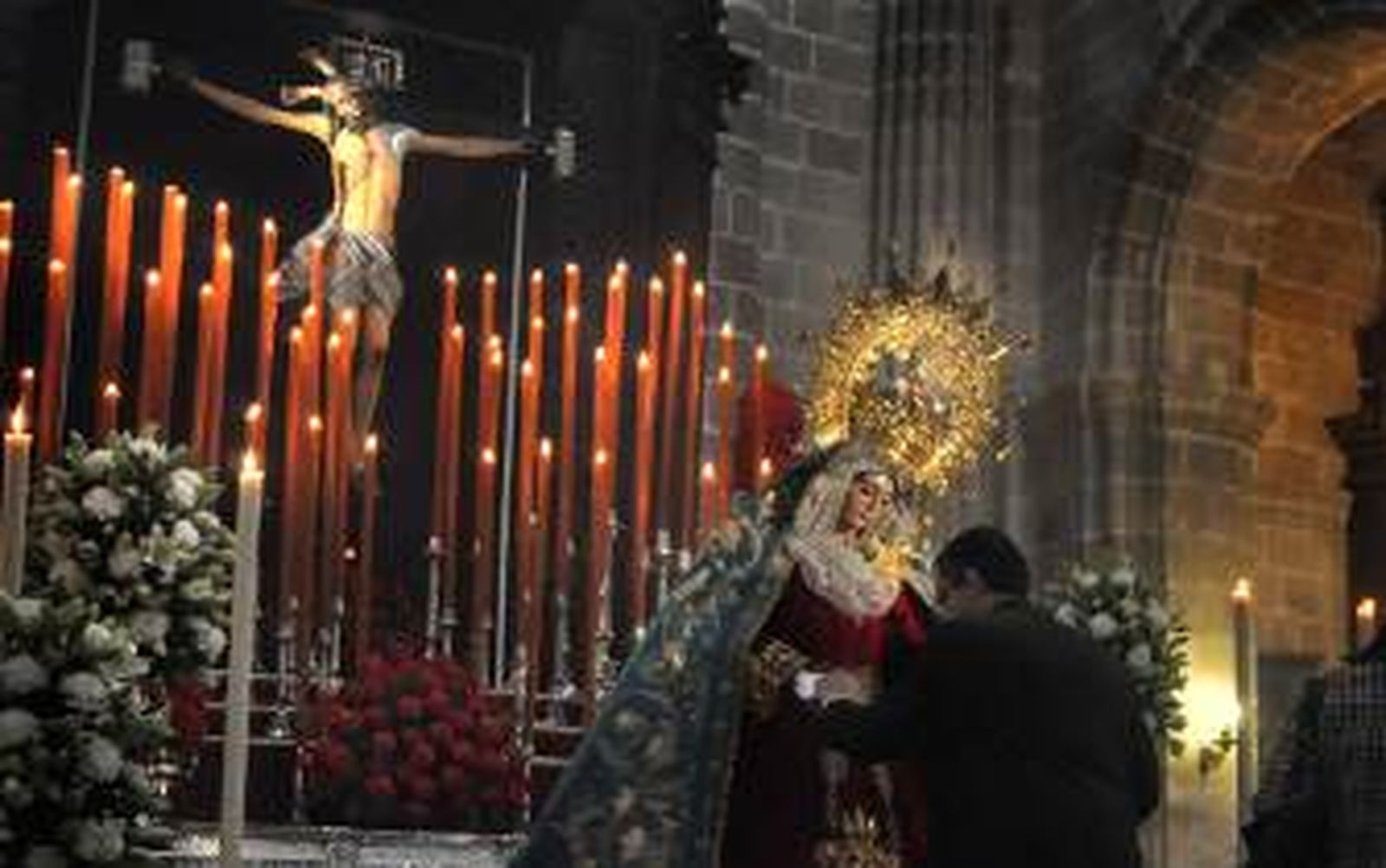 Diez imágenes expuestas ayer en besapies y besamanos