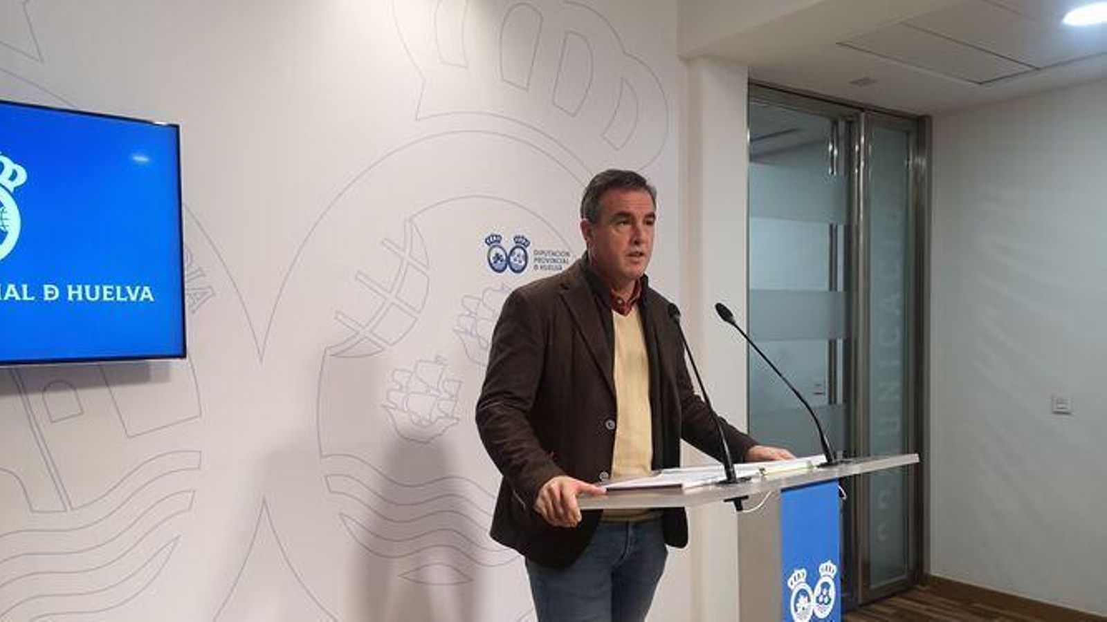 El portavoz del Grupo Socialista, Rubén Rodríguez, en la diputación de Huelva.