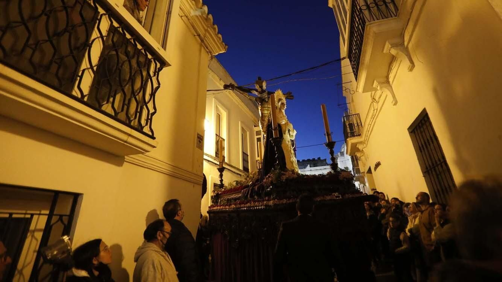 Las imágenes del Miércoles Santo en Tarifa: El Consuelo