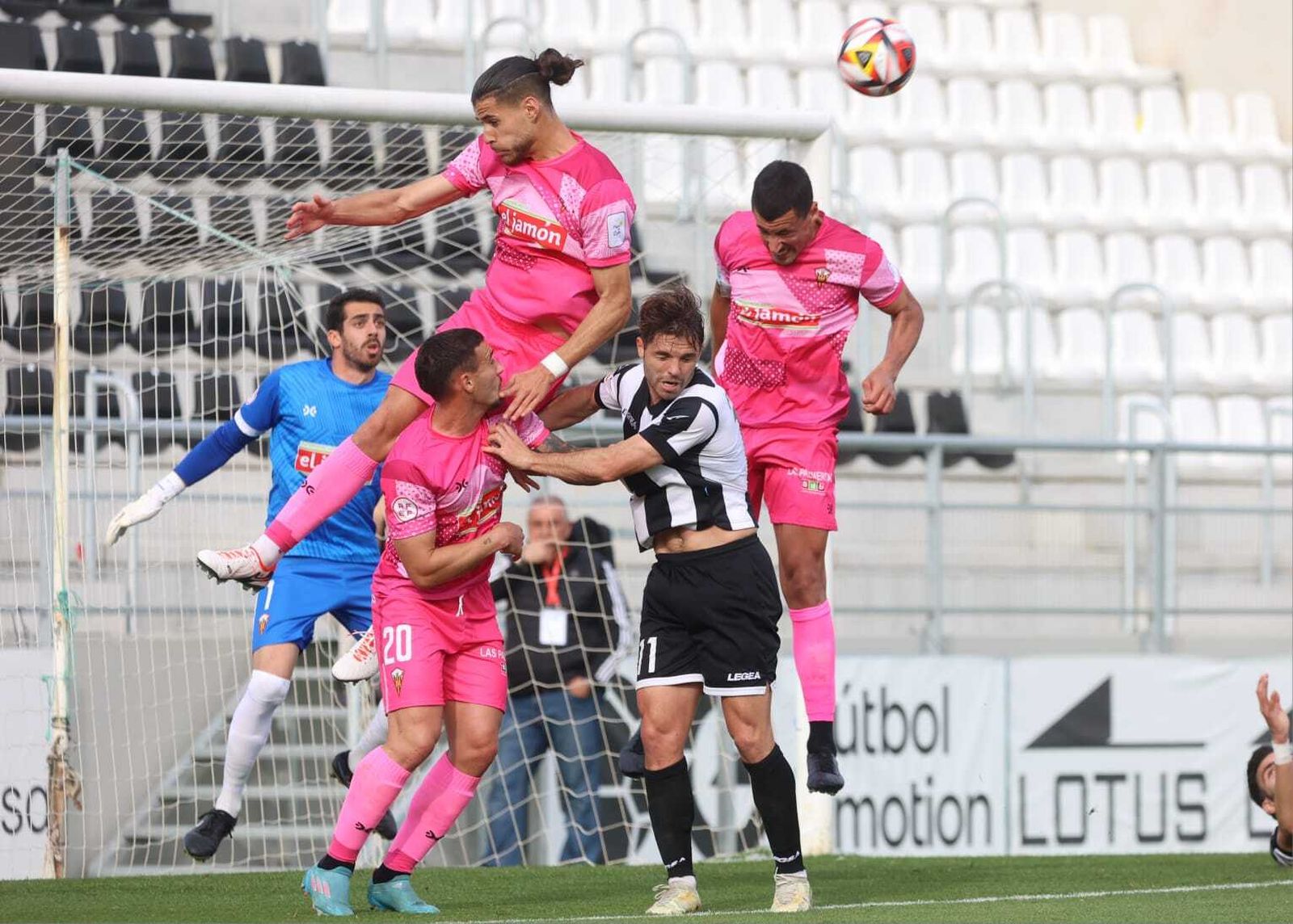 El Balompédica Linense-San Roque de Lepe, en imágenes