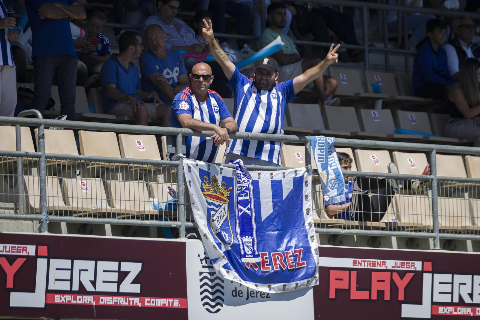 Pedro Pacheco viendo el Xerez CD - Atlético Espeleño en Chapín