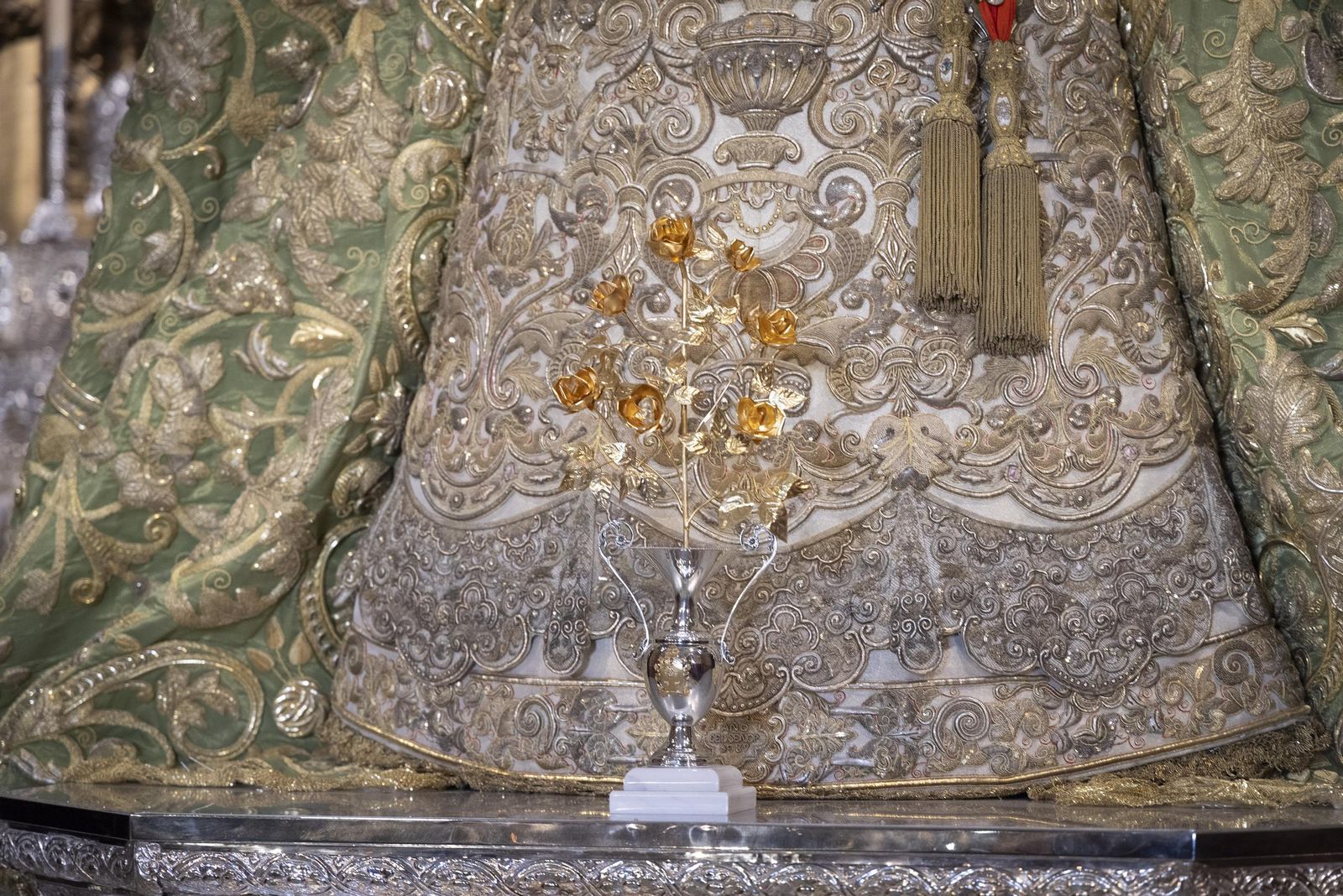 La entrega de la Rosa de Oro a la Virgen de la Macarena, todas las fotos