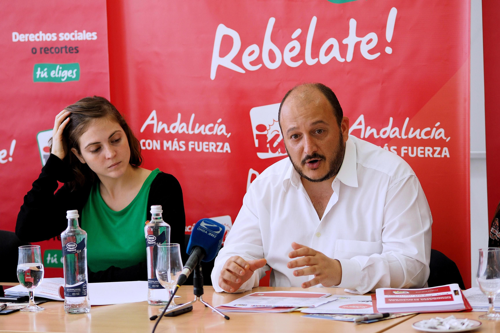 Ana Fernández durante una comparecencia acompañada por Raúl Ruiz-Berdejo. Ana Fernández durante una comparecencia acompañada por Raúl Ruiz-Berdejo.