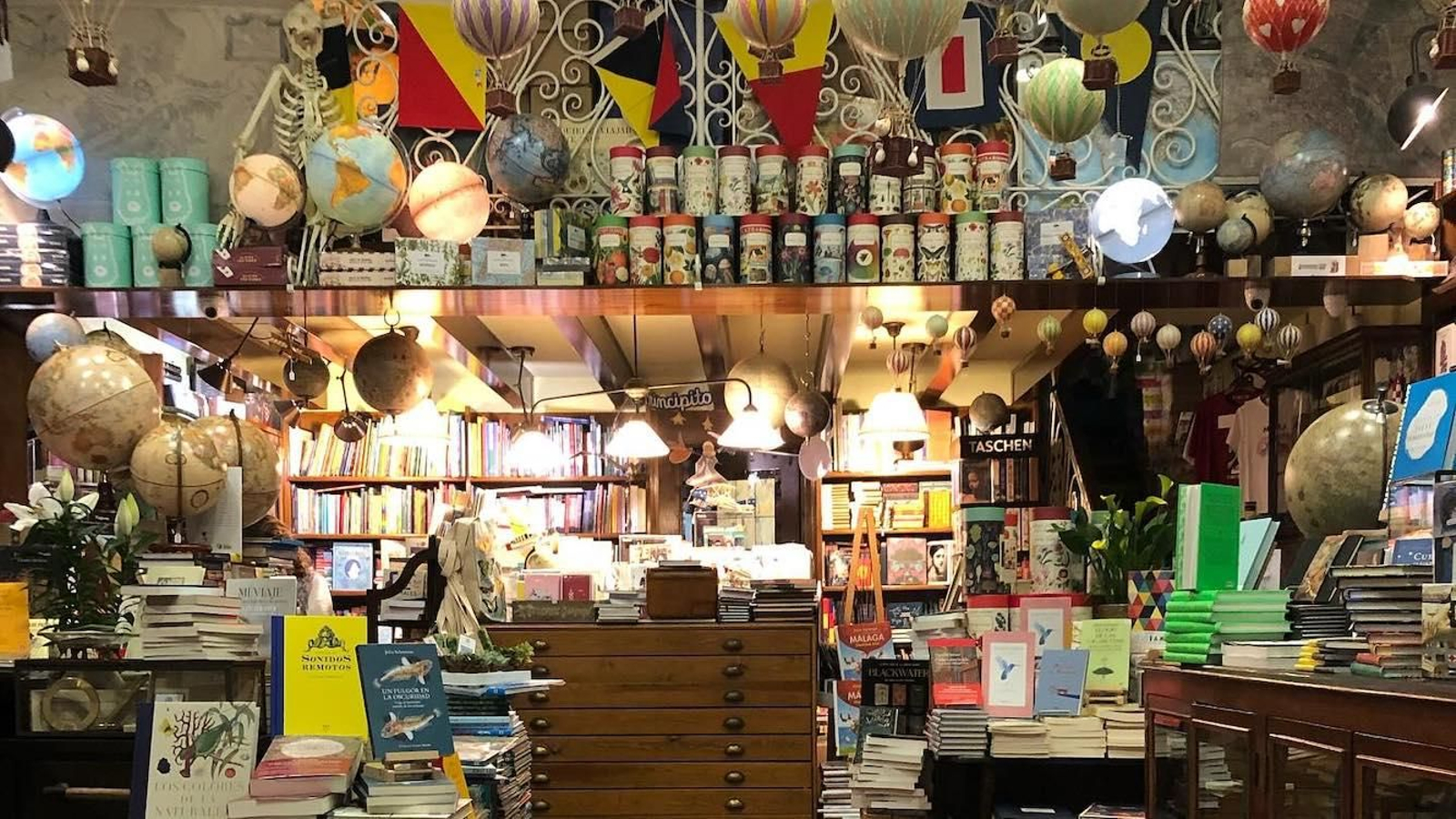 Mapas y Compañía, una de las librerías más llamativas de Málaga. Mapas y Compañía, una de las librerías más llamativas de Málaga.
