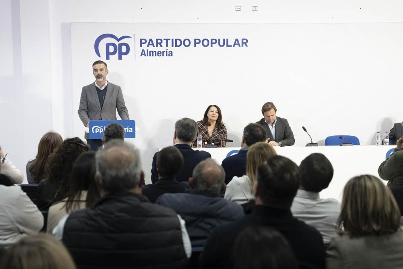 Las imágenes de la junta en la que el PP de Almería se renueva