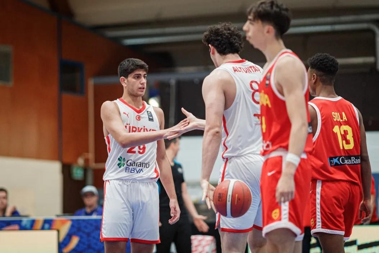 Día aciago de Mario Saint-Supéry en otra debacle de España en el Europeo sub 18