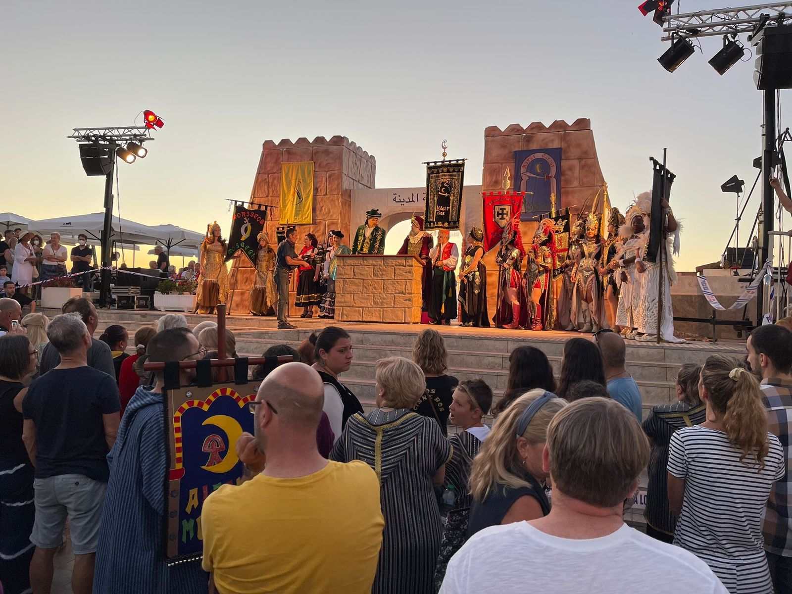 Lectura del pregón en la Plaza Nueva de Mojácar.