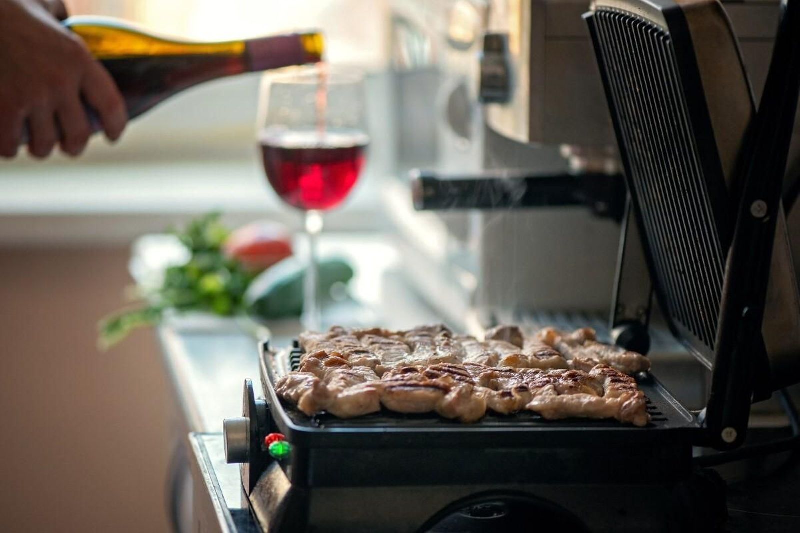 Esta parrilla eléctrica de Cecotec tiene un descuentazo en Amazon que no puedes dejar que se te escape