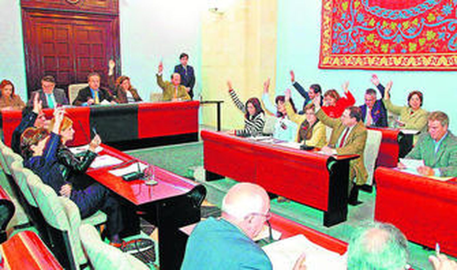 Imagen de archivo de uno de los plenos en los que se abordó el tema de la subvención al Xerez.