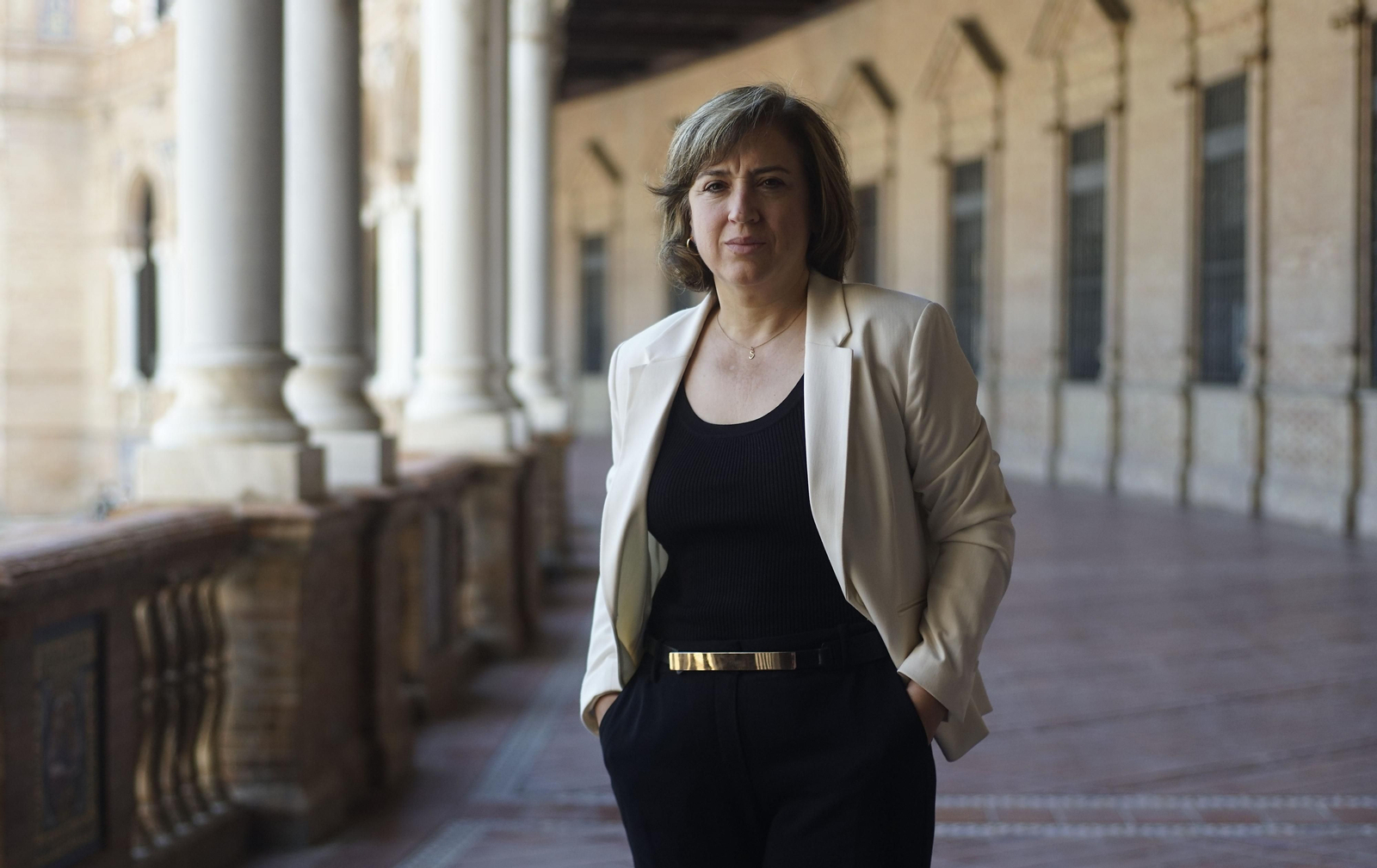 Sandra García, en la Plaza de España de Sevilla, sede de la Delegación del Gobierno.