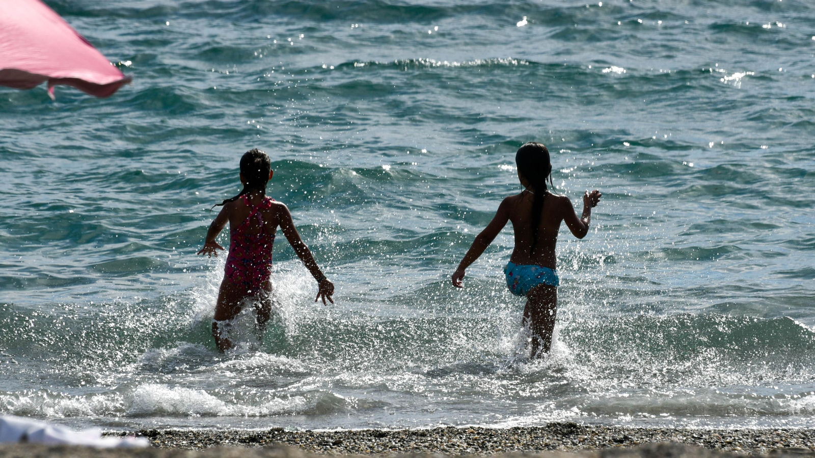 Las fotos de una tarde de sol y playa en La Línea