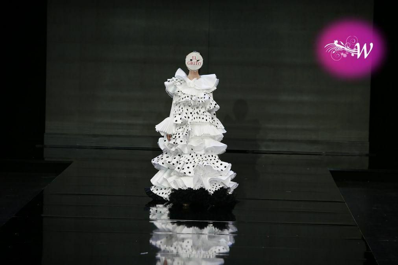 Así ha sido el desfile de Gil Ortiz en SIMOF 2020, todas las fotos de su colección de flamenca