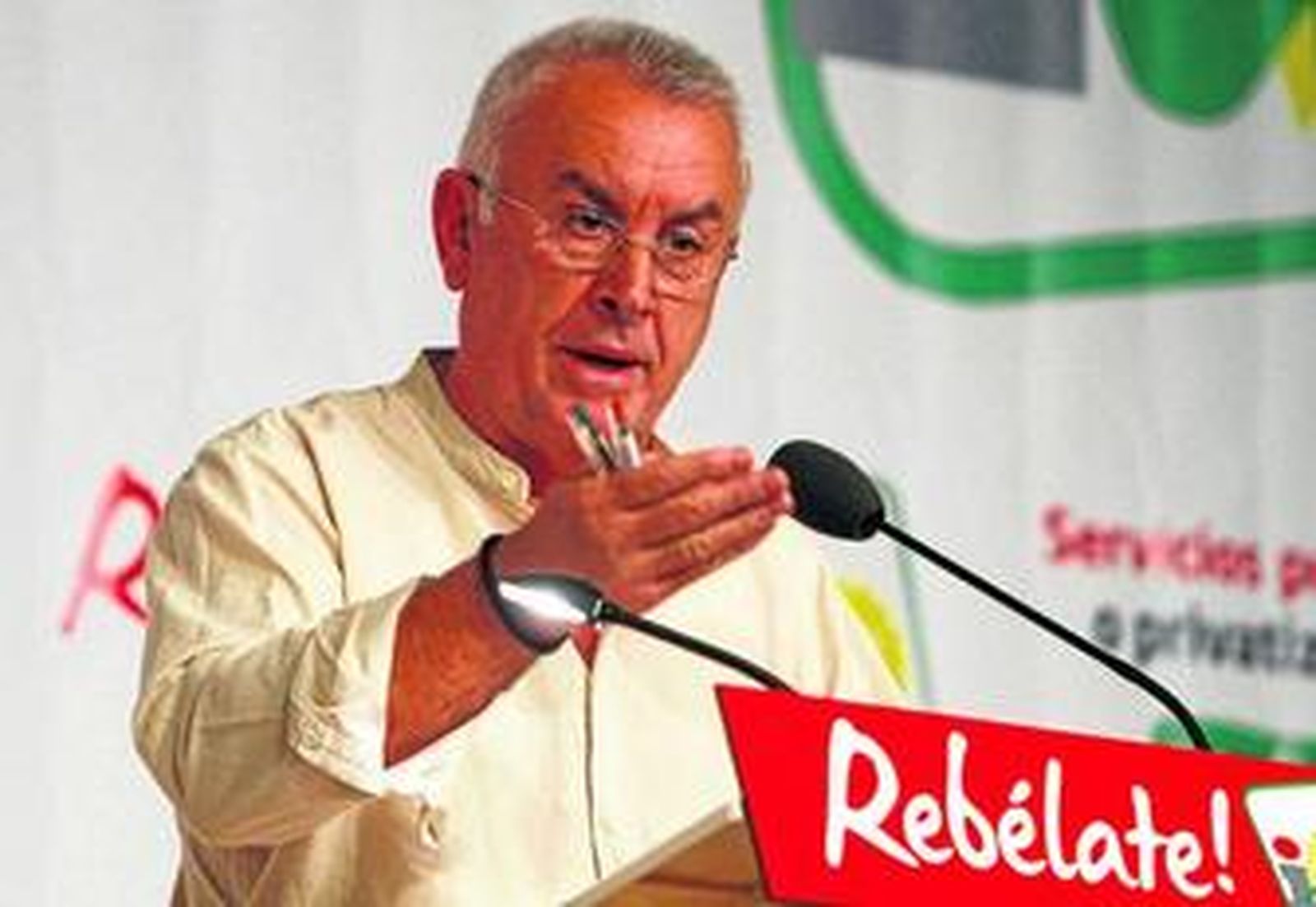 Cayo Lara en un momento de su intervención ayer en Cádiz.