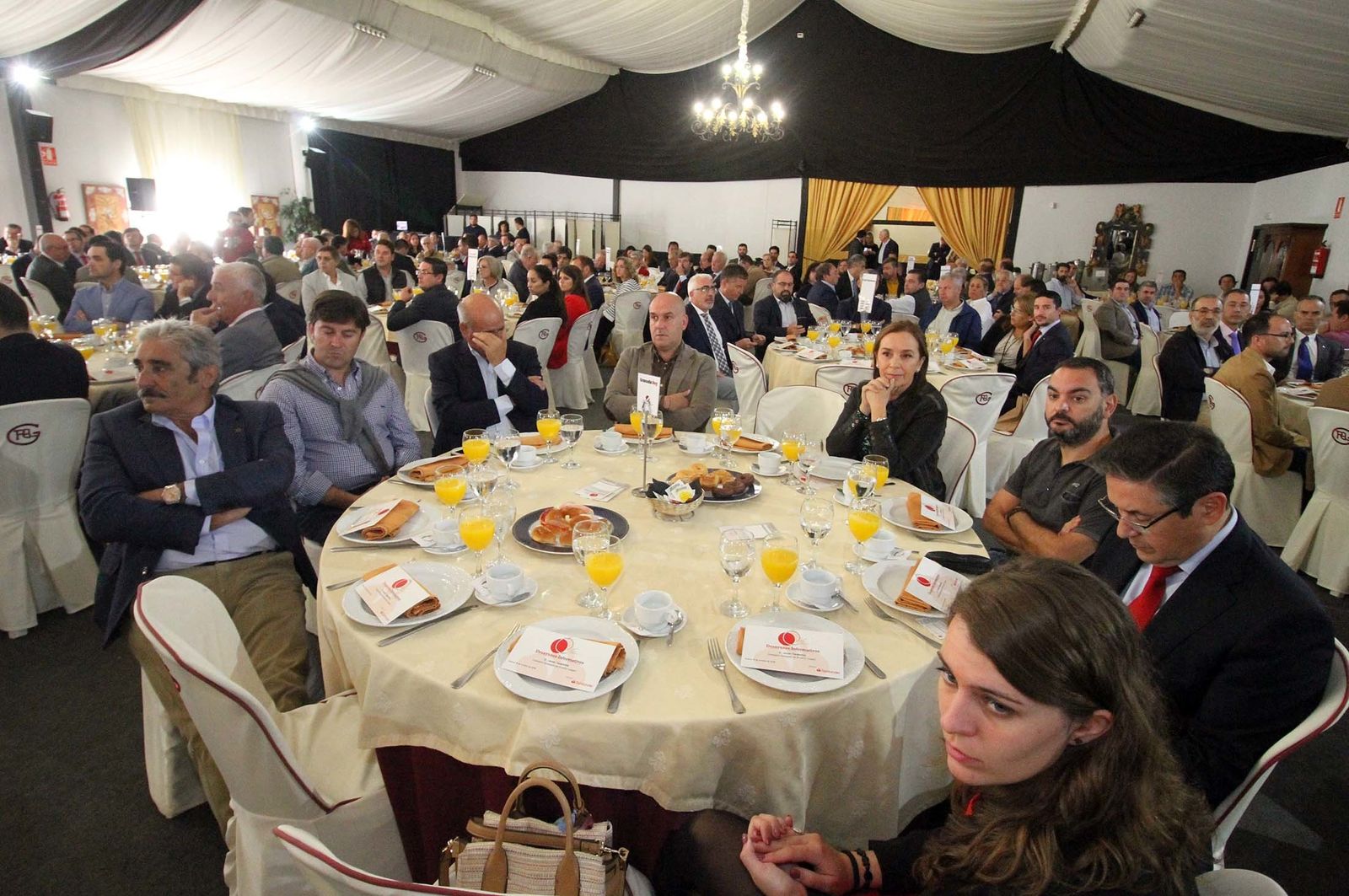 Imágenes del Desayuno Informativo del Grupo Joly con Javier Targhetta