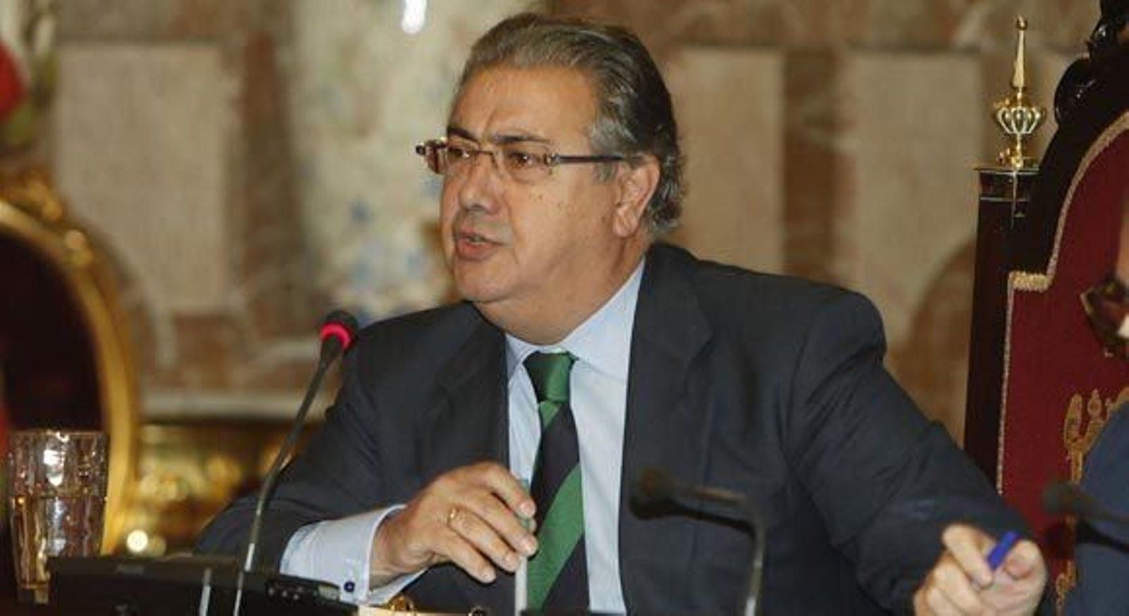 Zoido: "Si Amores tiene papeles que me perjudican, que los saque"