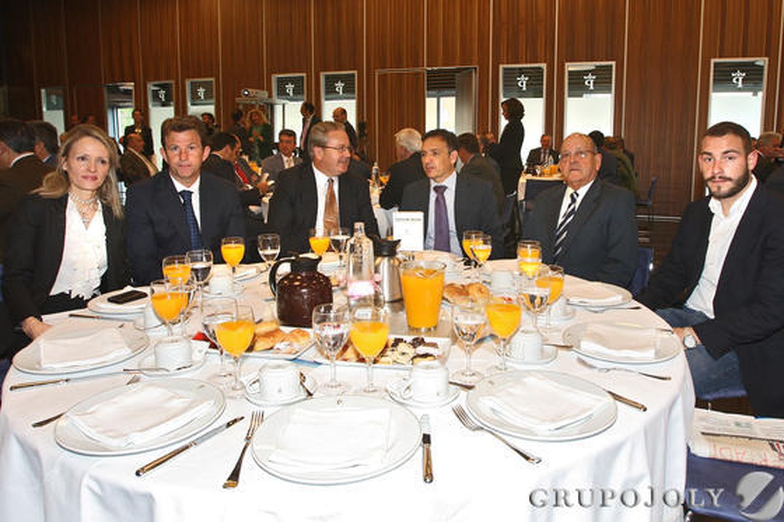 Carmen Pérez Espejo (Responsable Marketing BBVA), Fernando Ortega, Carlos Latorre (abogado), José Luis Ferrer (CEC), Álvaro Osborne (Grupo Álvaro Osborne) y Francisco Pascual.

Foto: Joaquín Pino