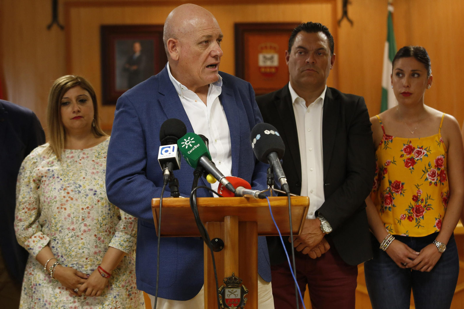 Gerardo Sánchez, rodeado de su equipo de Gobierno en su despedida como alcalde.