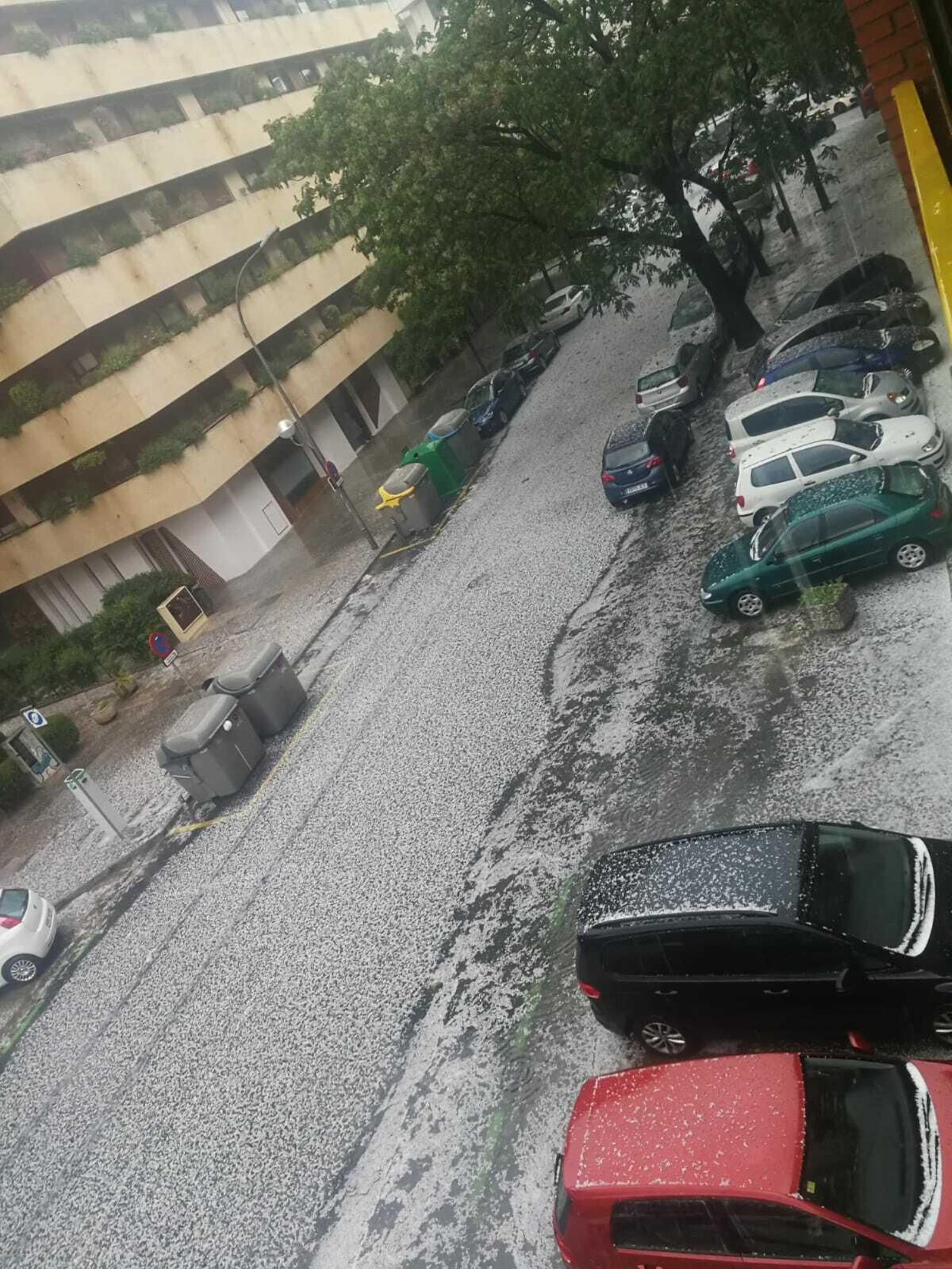 Intensa granizada en el Jueves Santo en Sevilla