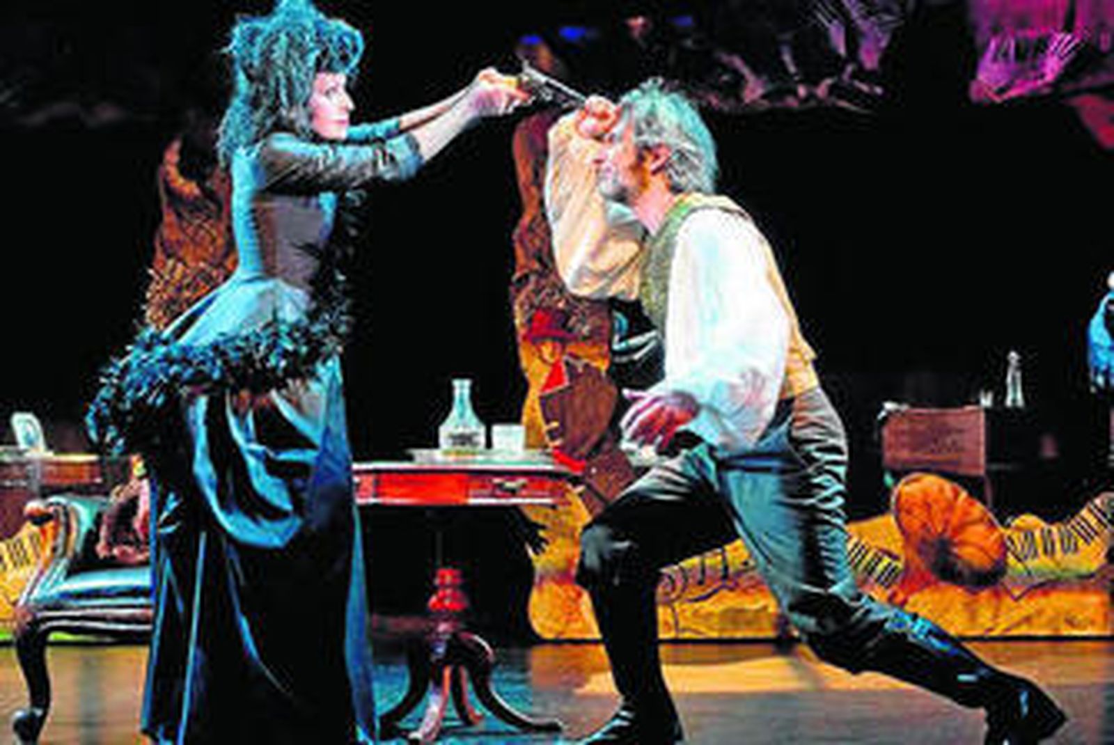 Adriana Ozores y Ernesto Alterio, en una escena de la obra.