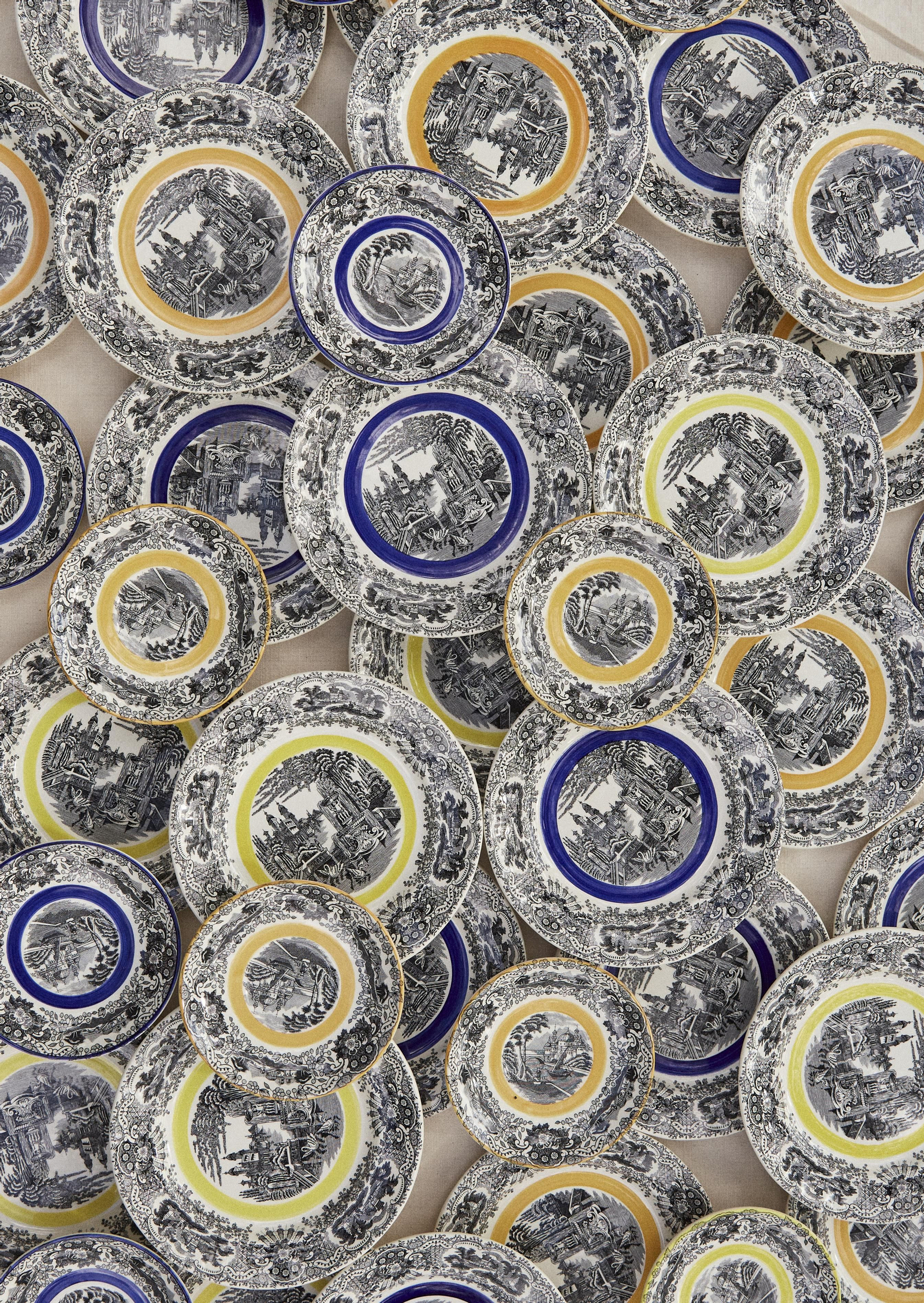 Colección 'Negro Vistas Yellow by Aaron Stewart'.