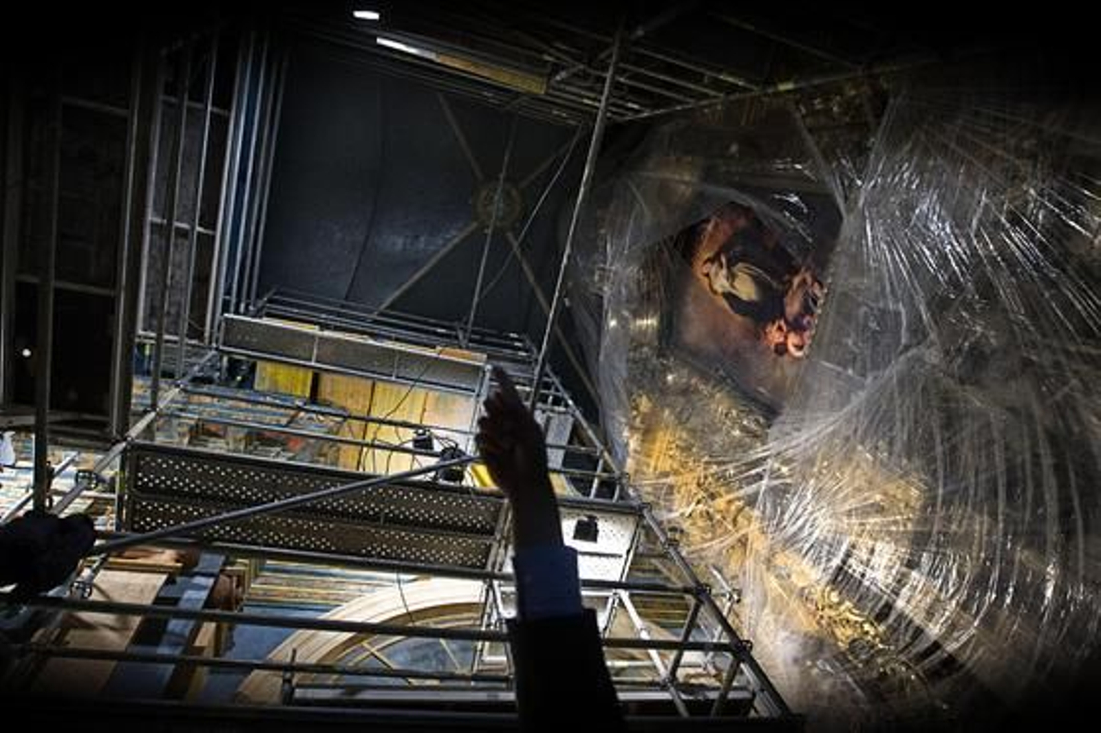 Aparecen nuevos frescos en los trabajos de rehabilitación del Oratorio de San Felipe Neri. 

Foto: Julio Gonzalez