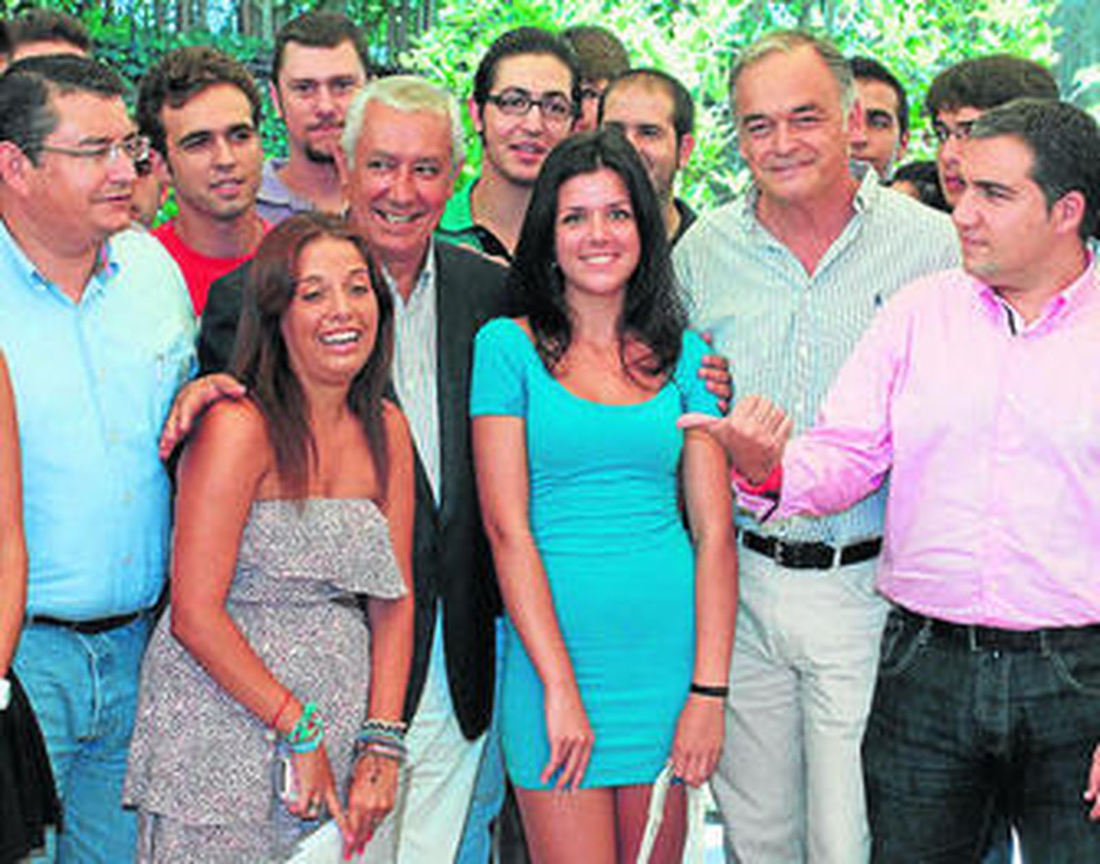 Bendodo, con Arenas, Pons y Sanz, entre otros, el sábado por la mañana en Estepona.