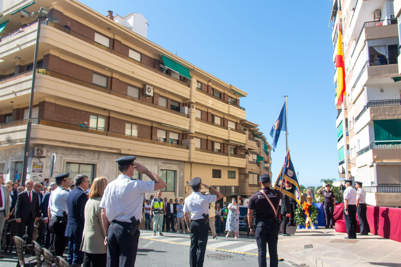Así ha sido el acto de la dedicación nominativa de la fuente de la Avenida Salobreña a la Policía Nacional