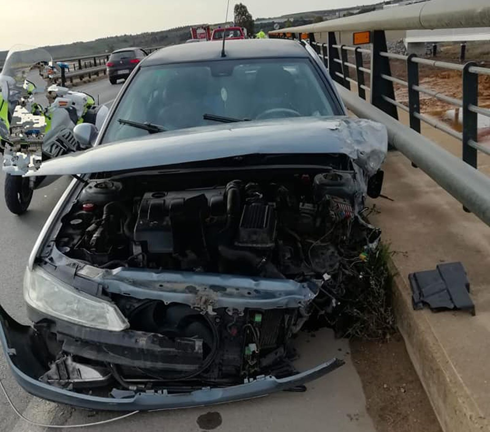 Bomberos de San Juan intervienen en un accidente con dos heridos leves y tres vehículos implicados