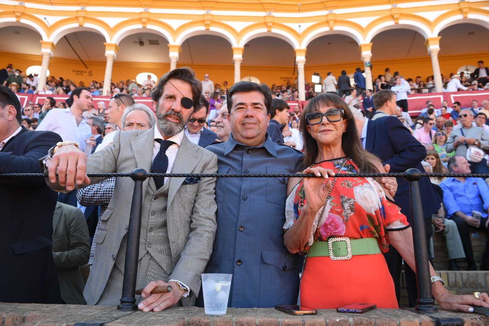 Ambiente en la Puerta del Príncipe en la corrida de El Juli, Daniel Luque y Pablo Aguado